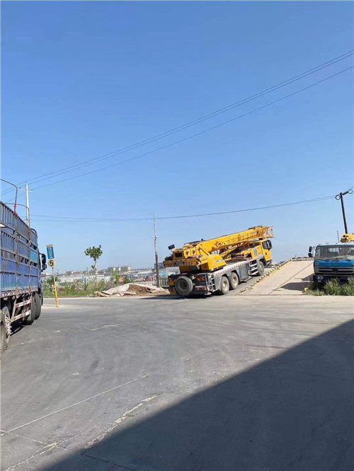 秦淮区25吨吊车的租赁价格大概是多少？